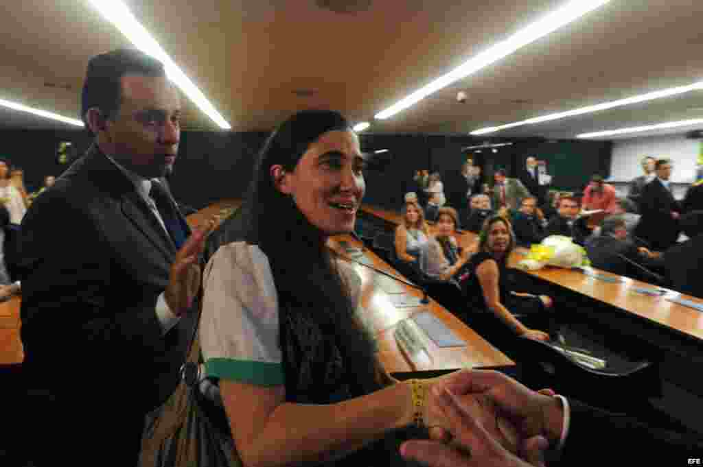 La disidente cubana Yoani Sánchez visita hoy, miércoles 20 de febrero de 2013, la sede de la Cámara de Diputados, en Brasilia (Brasil).